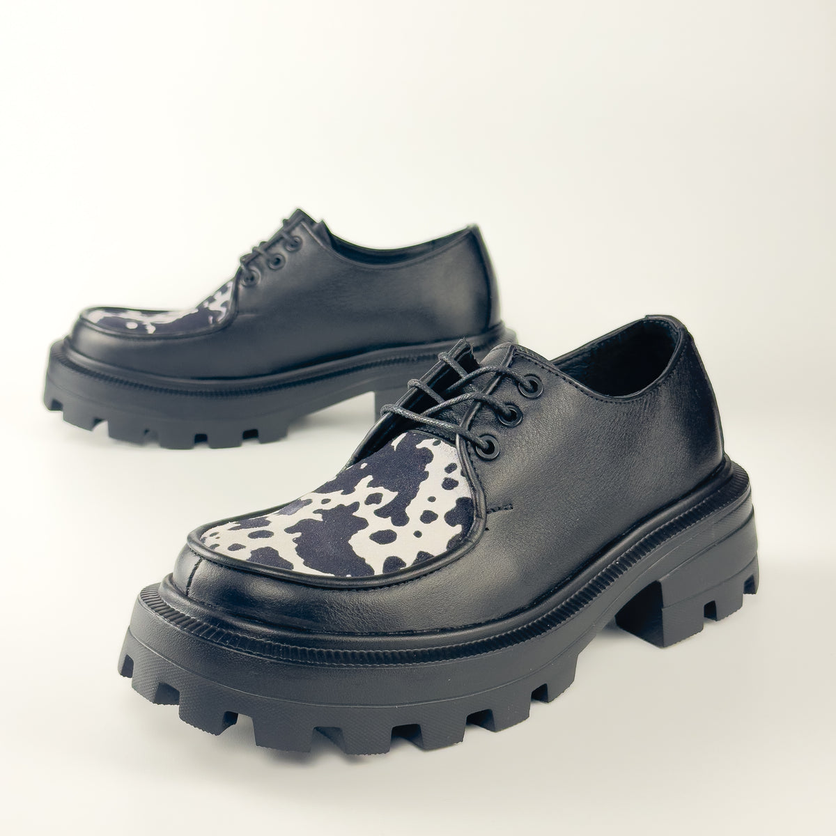Derbys Lou Noir motif Vache