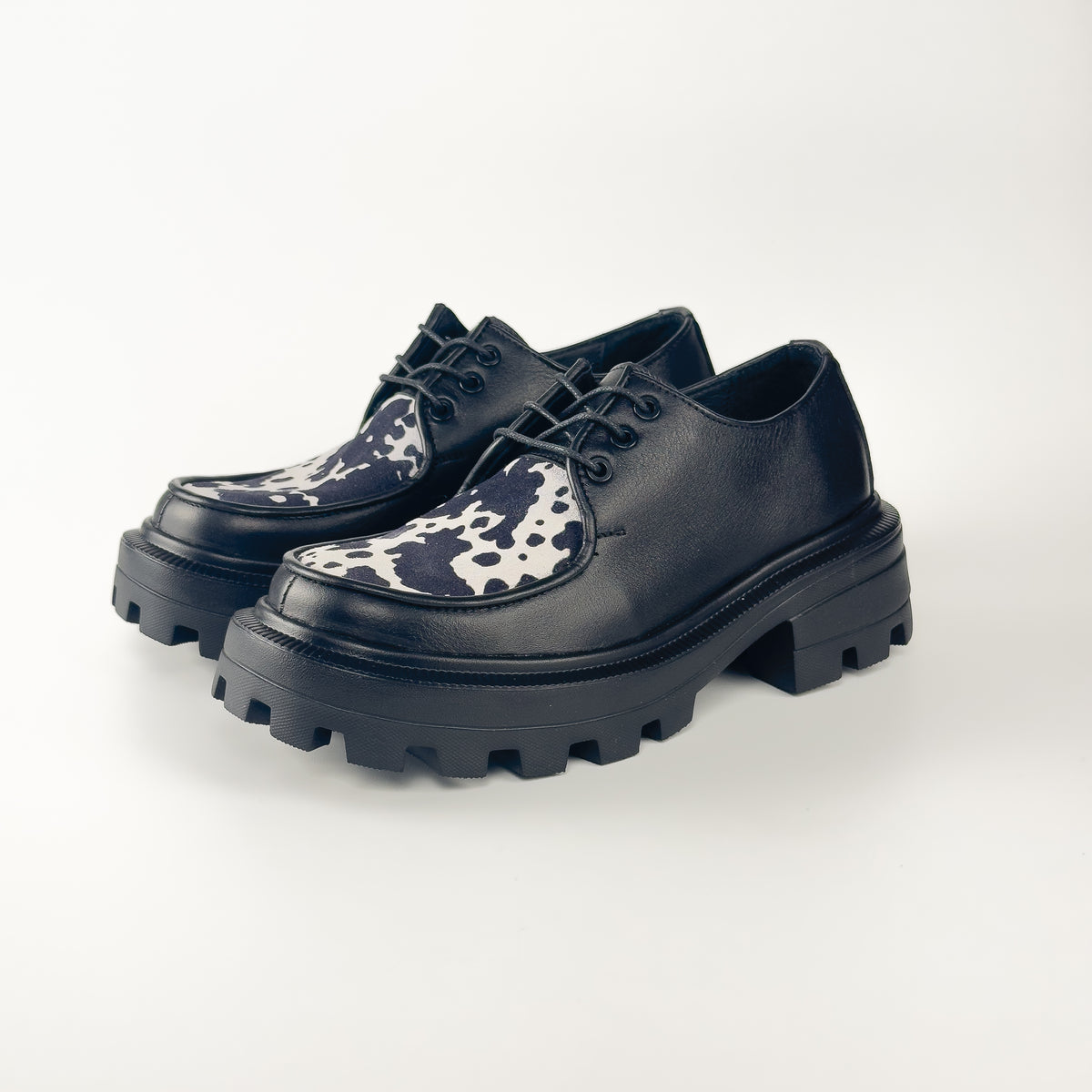 Derbys Lou Noir motif Vache