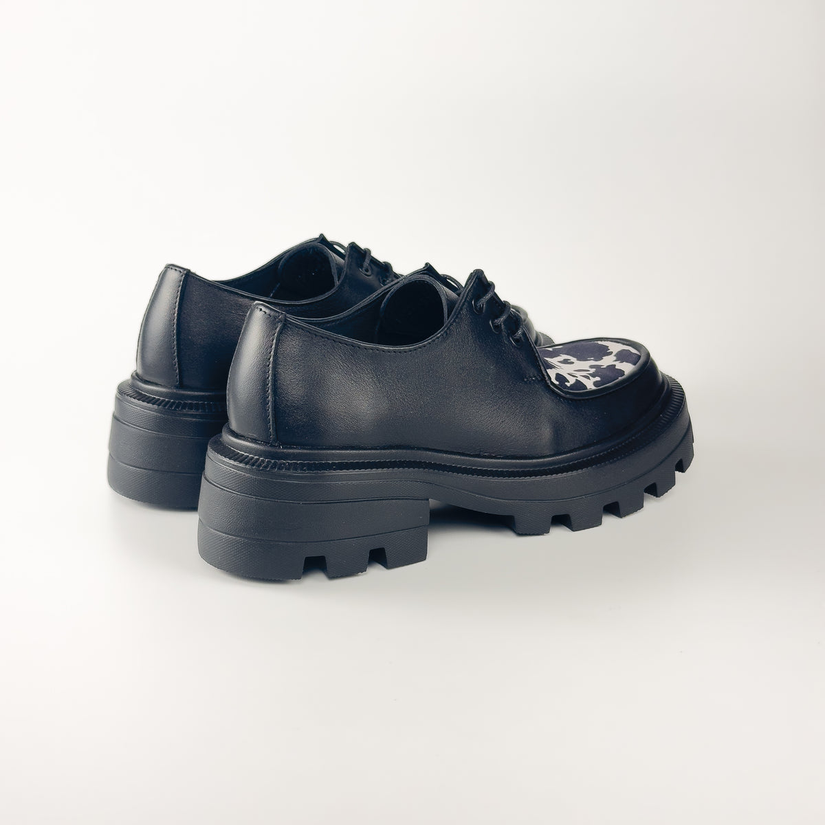 Derbys Lou Noir motif Vache